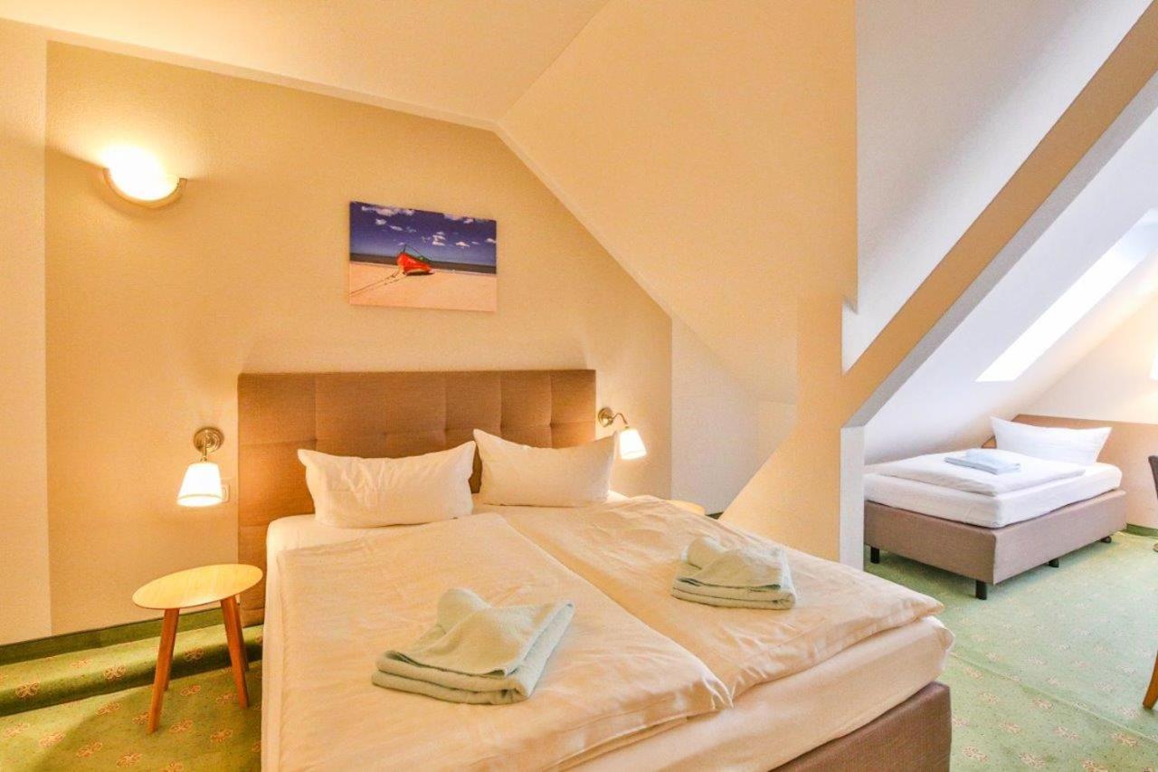Hotel Und Restaurant "Zur Zwiebel" Peenemunde Ngoại thất bức ảnh