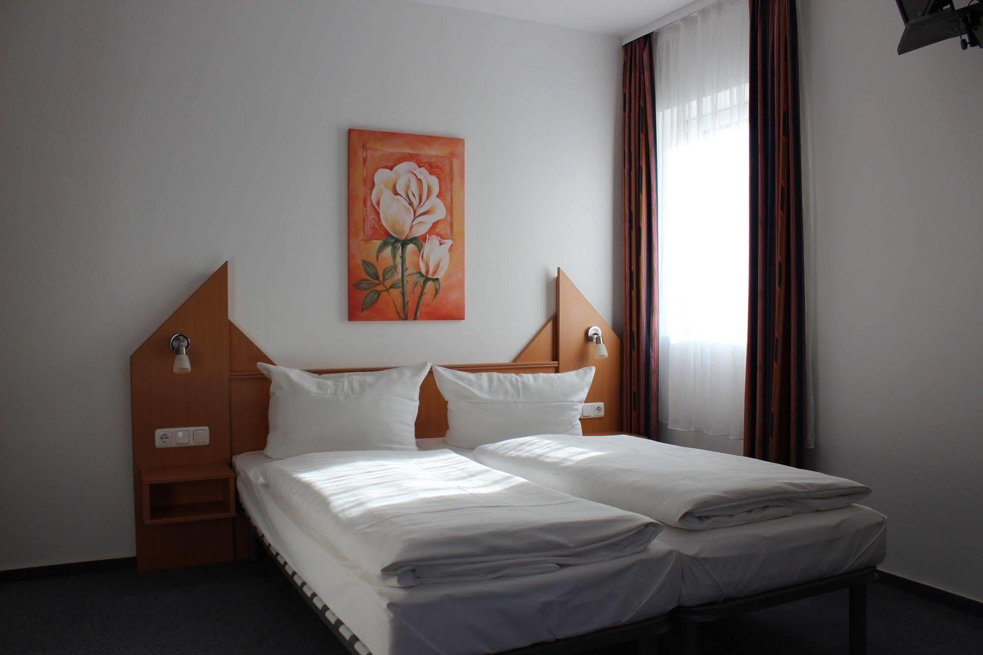Hotel Und Restaurant "Zur Zwiebel" Peenemunde Ngoại thất bức ảnh