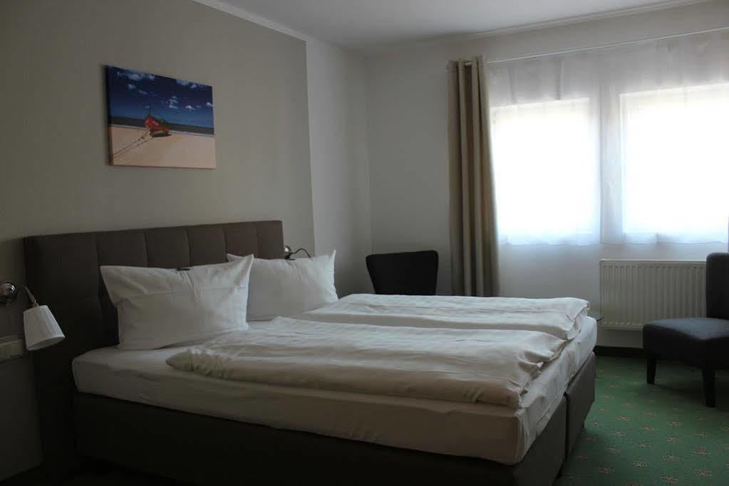 Hotel Und Restaurant "Zur Zwiebel" Peenemunde Ngoại thất bức ảnh